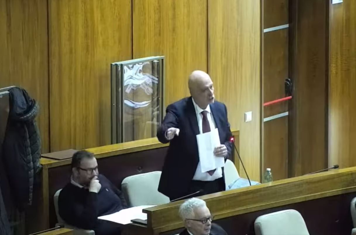 POZZUOLI/ L’ex sindaco Figliolia resta ai domiciliari: il Riesame ha bocciato il ricorso