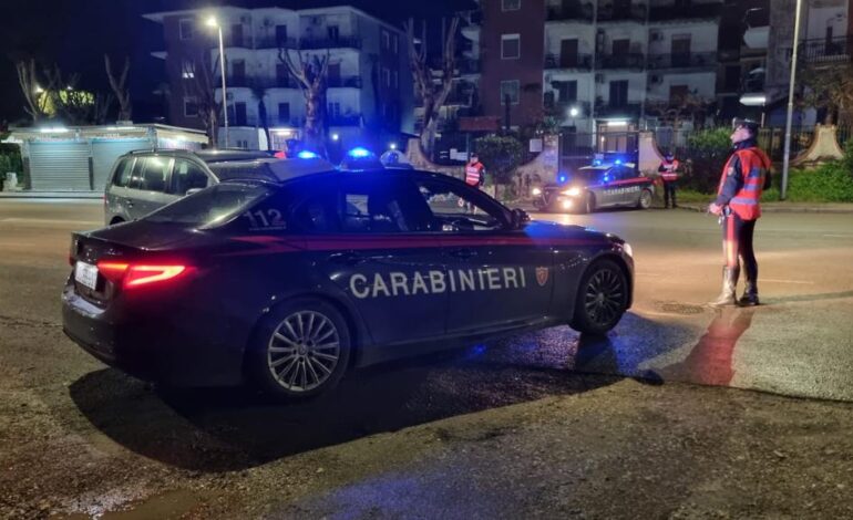 In auto con arnesi da scasso e un martello frangivetro, denunciato un 20enne di Pozzuoli