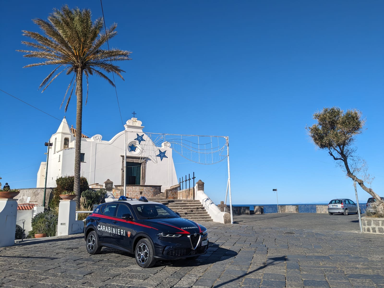 Controlli dei carabinieri sull’isola di Ischia, denunciate tre persone