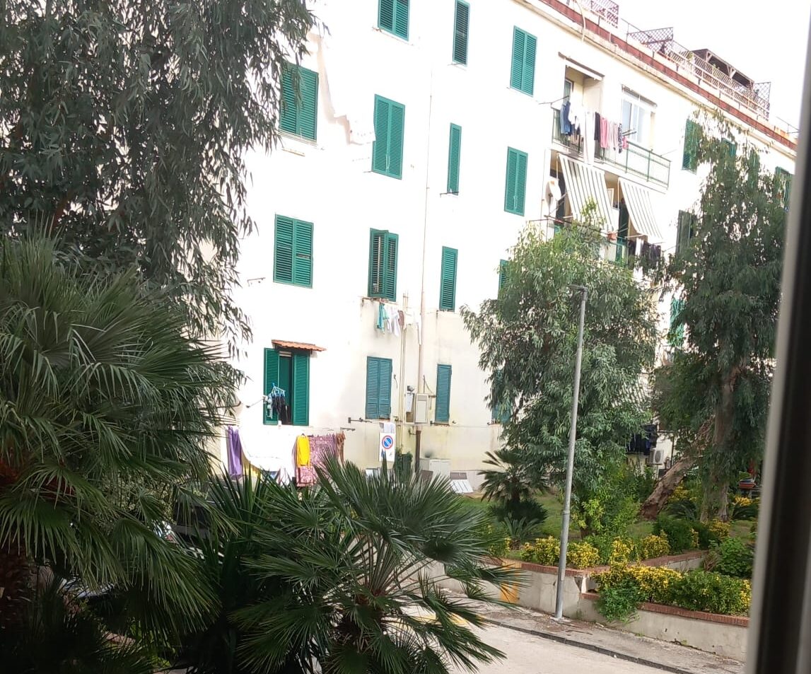 POZZUOLI/ Casa popolare occupata a via Napoli: arrivano i carabinieri – LE FOTO