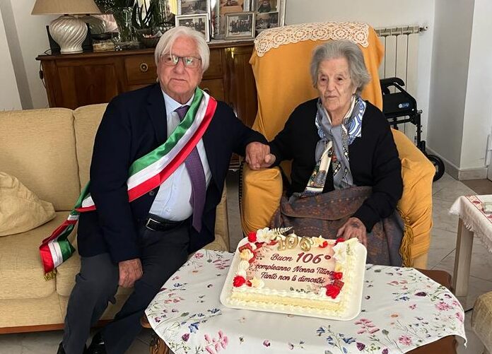 POZZUOLI/ Nonna Vincenza ha compiuto 106 anni: gli auguri dell’amministrazione comunale