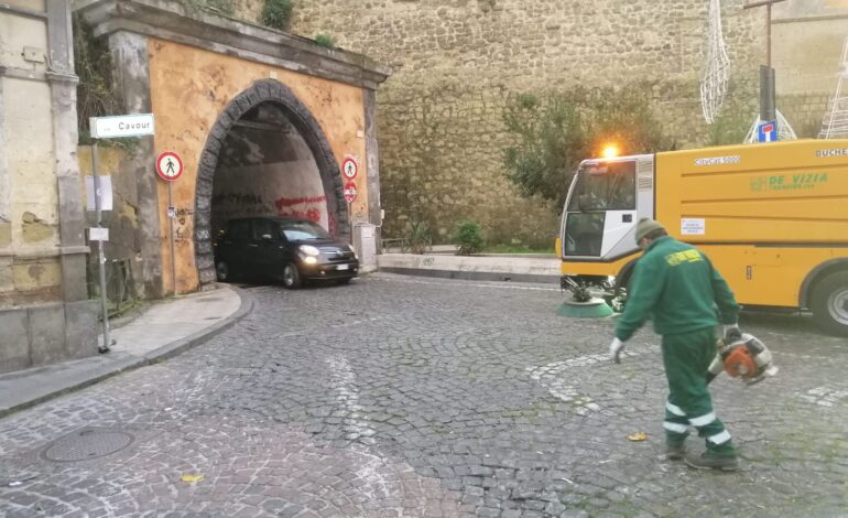 POZZUOLI/ Pulizia straordinaria in città: uomini e mezzi pronti per l’aperitivo dell’Epifania