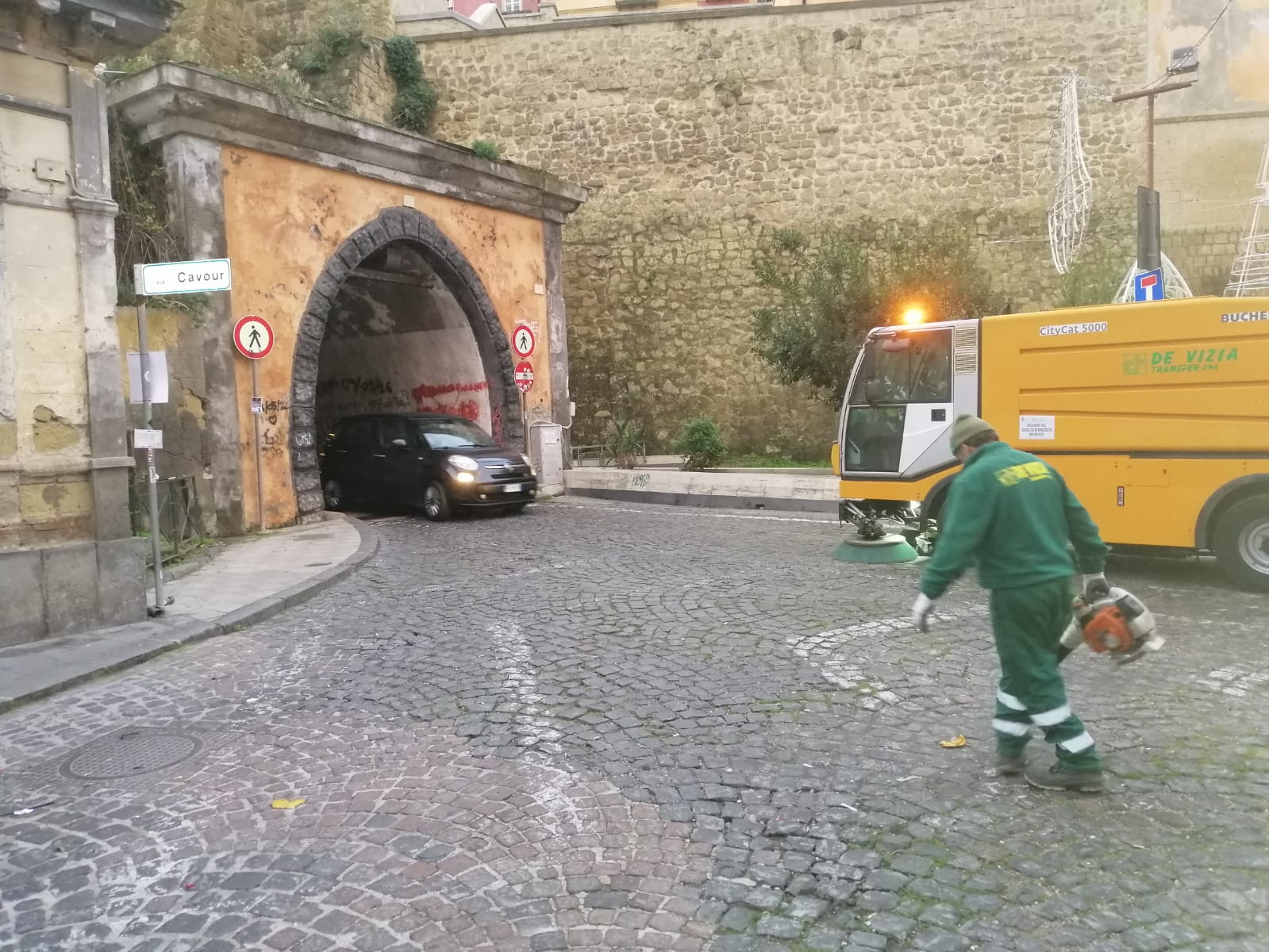 POZZUOLI/ Pulizia straordinaria in città: uomini e mezzi pronti per l’aperitivo dell’Epifania