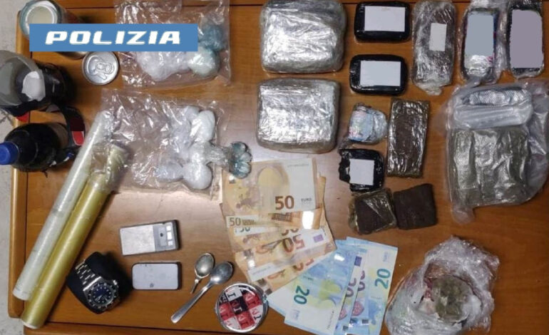 Sorpreso con quasi 2,5 kg di droga: 51enne arrestato dalla Polizia