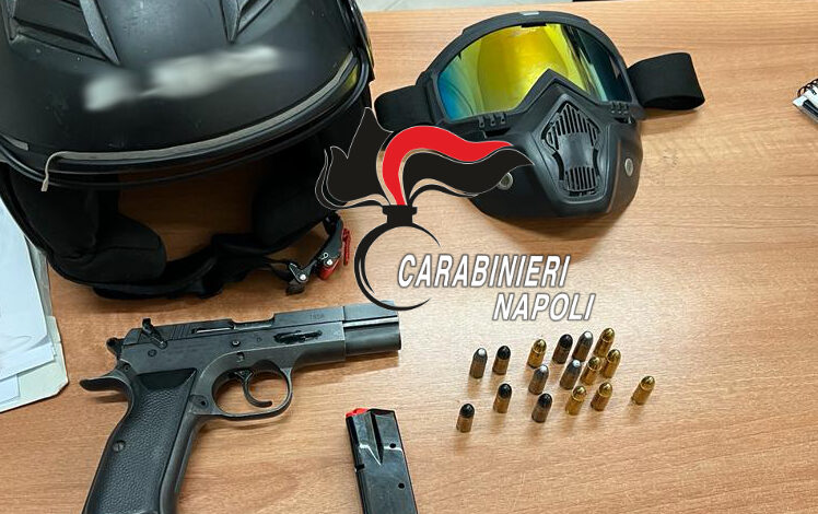 Pistola con colpo in canna e maschera da Softair in casa di un 45enne agli arresti domiciliari