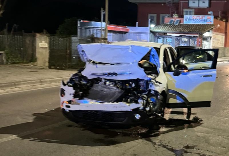 POZZUOLI/ Incidente in via Campana, due feriti