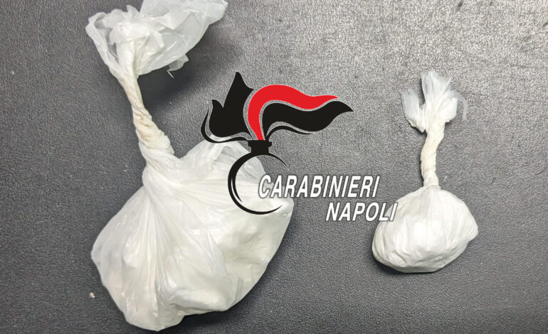 Scende dal traghetto e viene perquisito dai carabinieri: nel trolley dosi di cocaina