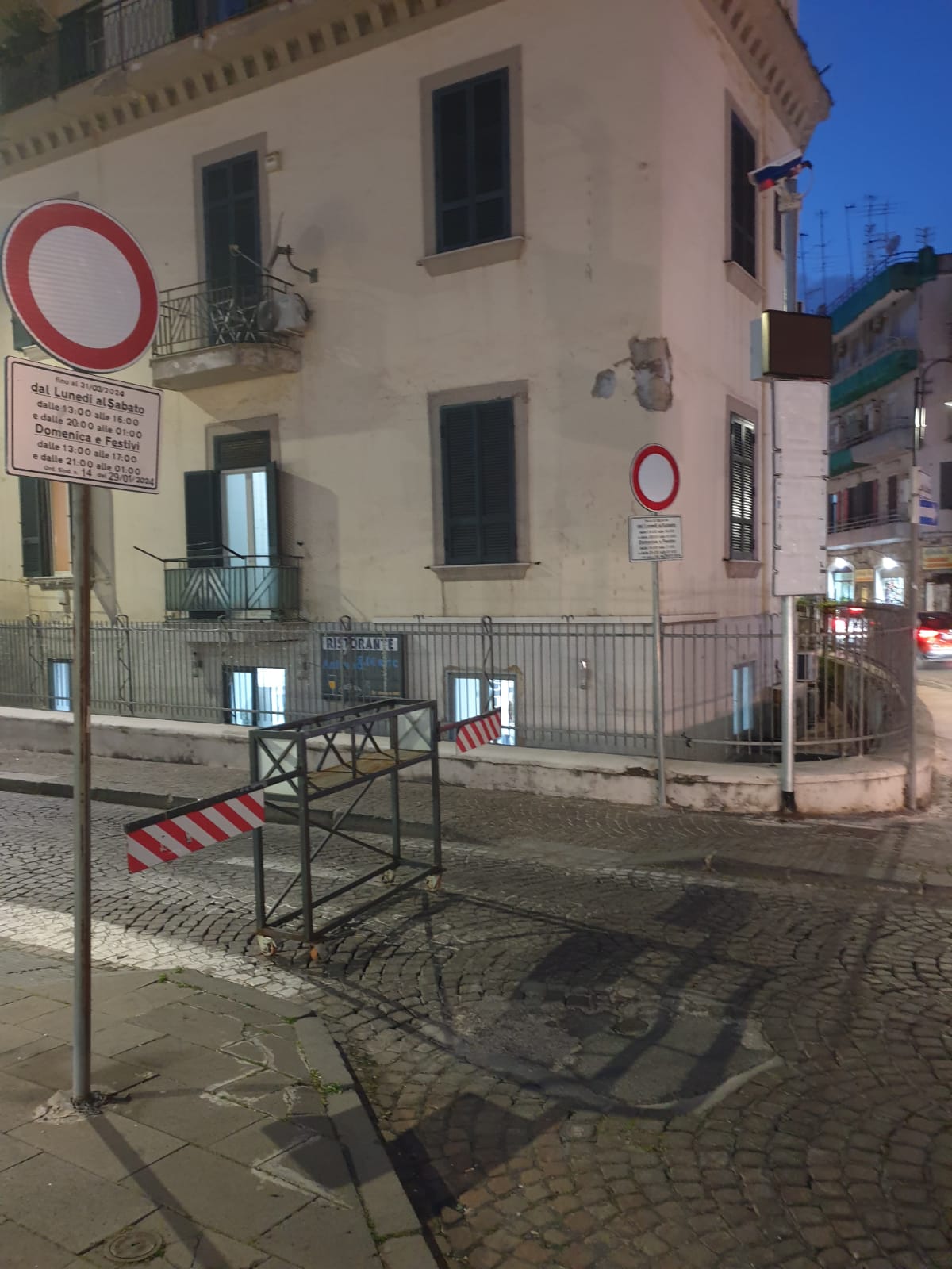 POZZUOLI/ «La strada del Tempio di Serapide chiusa per i ristoranti e non riaperta per i cittadini»