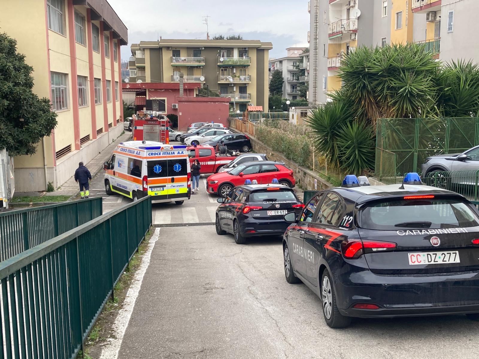 Scuole occupate da custodi abusivi a Quarto: partite le operazioni di sgombero – LE FOTO