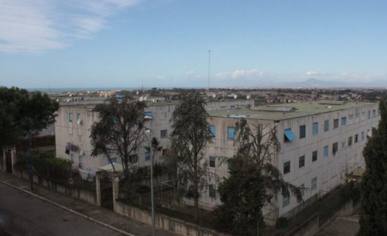 POZZUOLI/ Follia a Monterusciello: picchia la madre per i soldi della droga