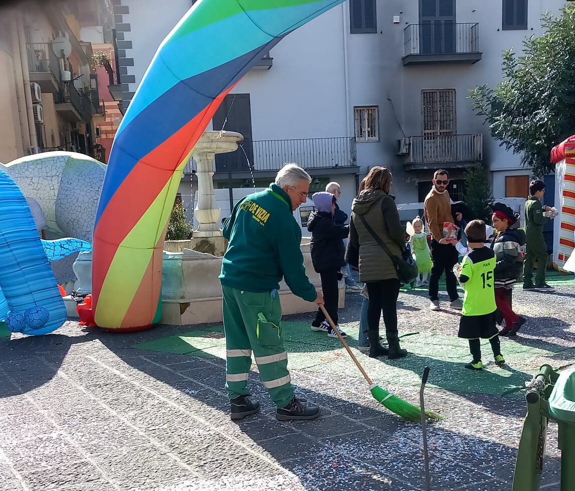 POZZUOLI/ Carnevale, in piazza anche la De Vizia per tenere la città pulita