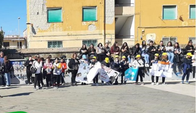 Marcia della Legalità a Quarto, gli alunni ricordano le vittime innocenti delle mafie