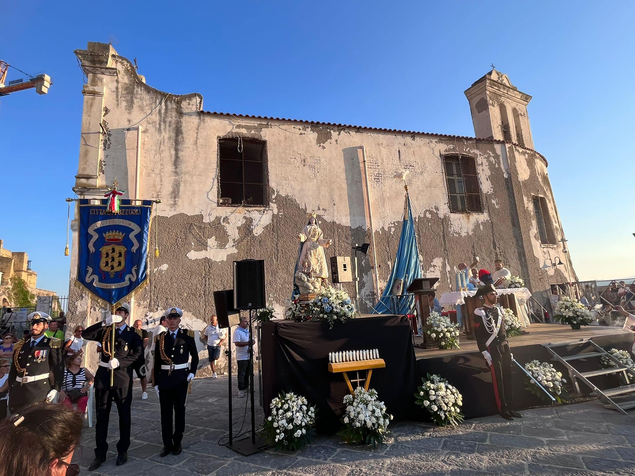 POZZUOLI/ Bradisismo, piovono calcinacci: chiude la chiesa dell’Assunta a Mare