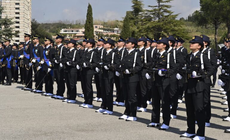 La denuncia: «Allievi dell’Aeronautica di Pozzuoli su taxi abusivi»