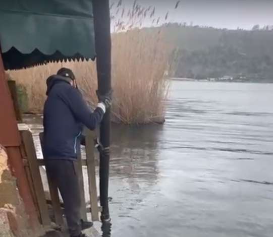 POZZUOLI/ Bonificato il lago d’Averno dopo la rimozione del mezzo rifiuti finito in acqua