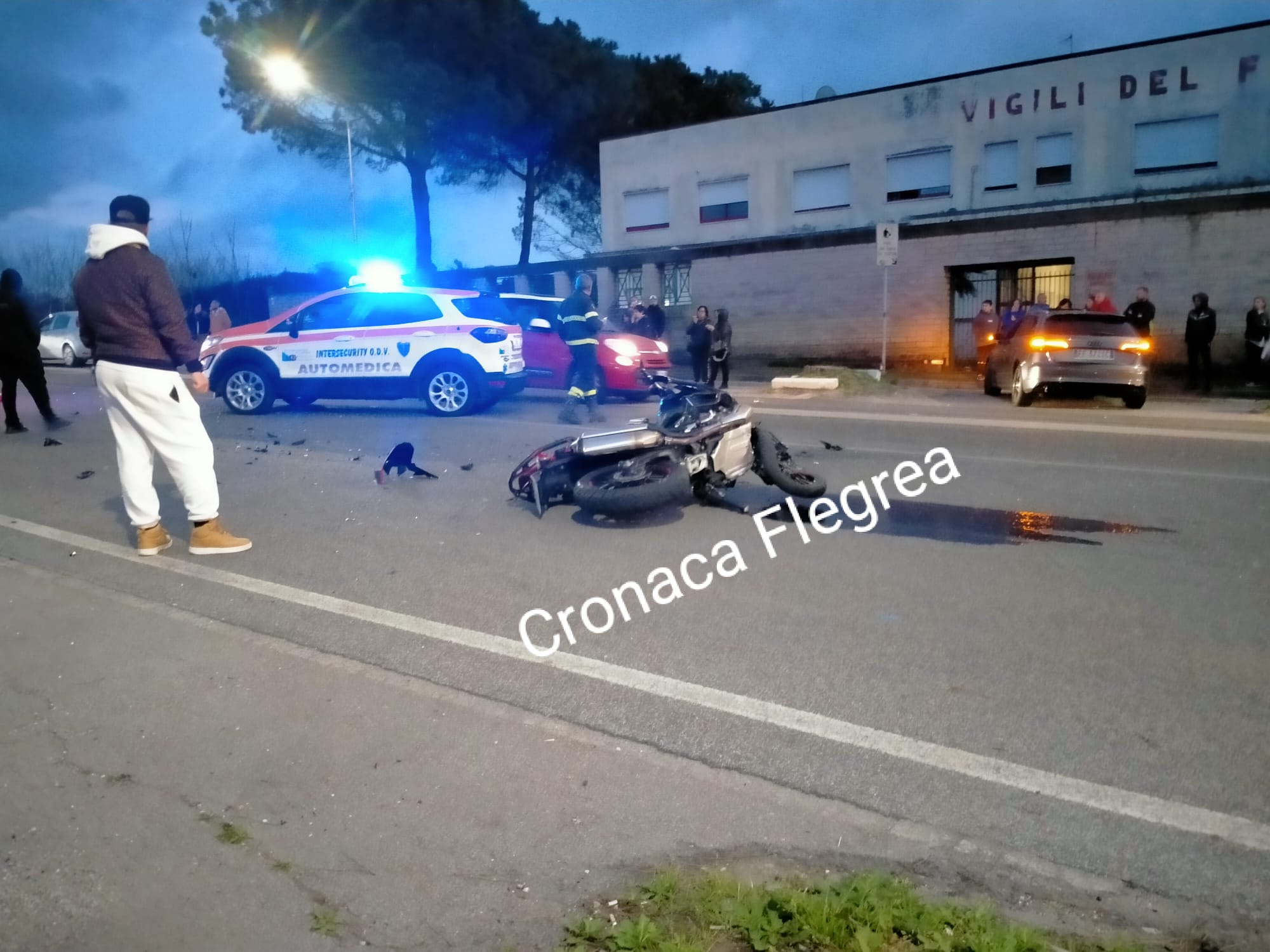 POZZUOLI/ Schianto auto-moto: morto 28enne a Monterusciello – LE FOTO