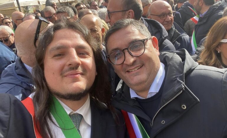 Manzoni aumenta la tassa sui rifiuti mentre Josi dice di diminuirla: nuovo “sgarbo” da Bacoli a Pozzuoli