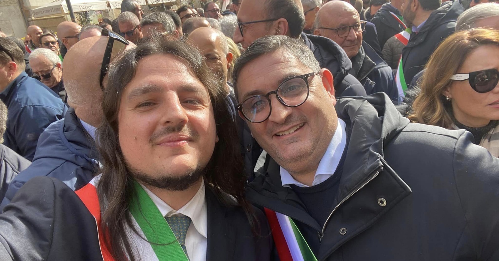 Manzoni aumenta la tassa sui rifiuti mentre Josi dice di diminuirla: nuovo “sgarbo” da Bacoli a Pozzuoli