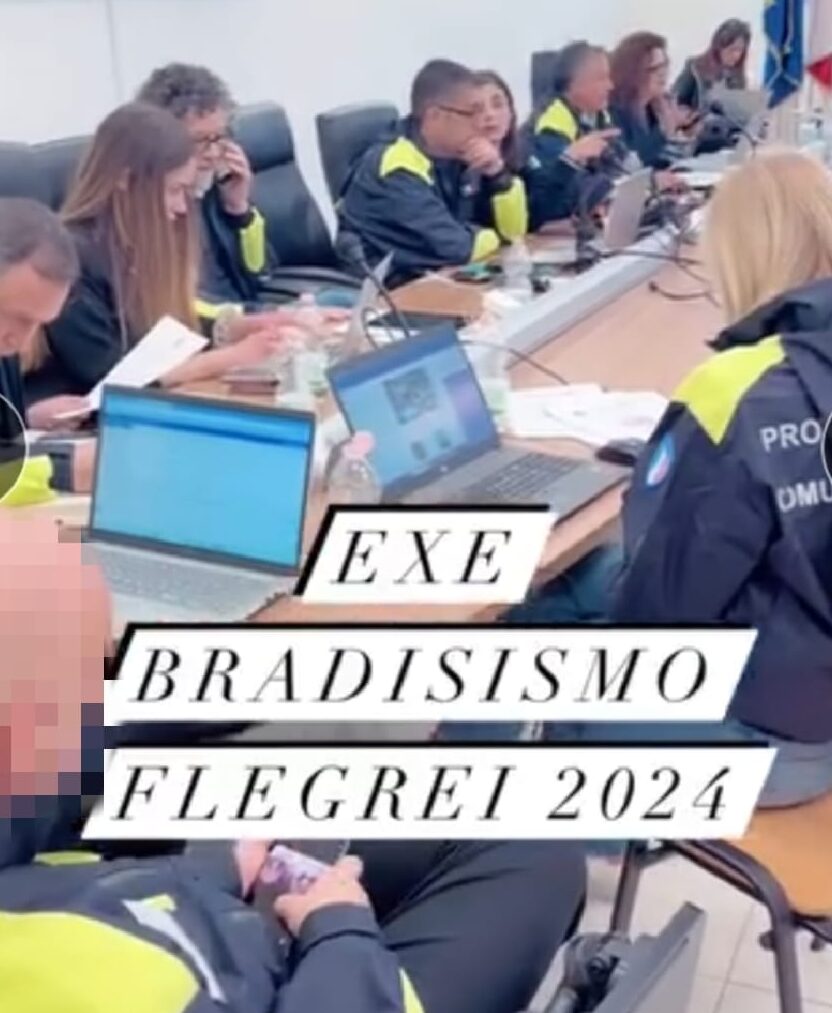 POZZUOLI/ Noia alla Protezione Civile durante le prove di evacuazione: c’è chi chatta e guarda foto