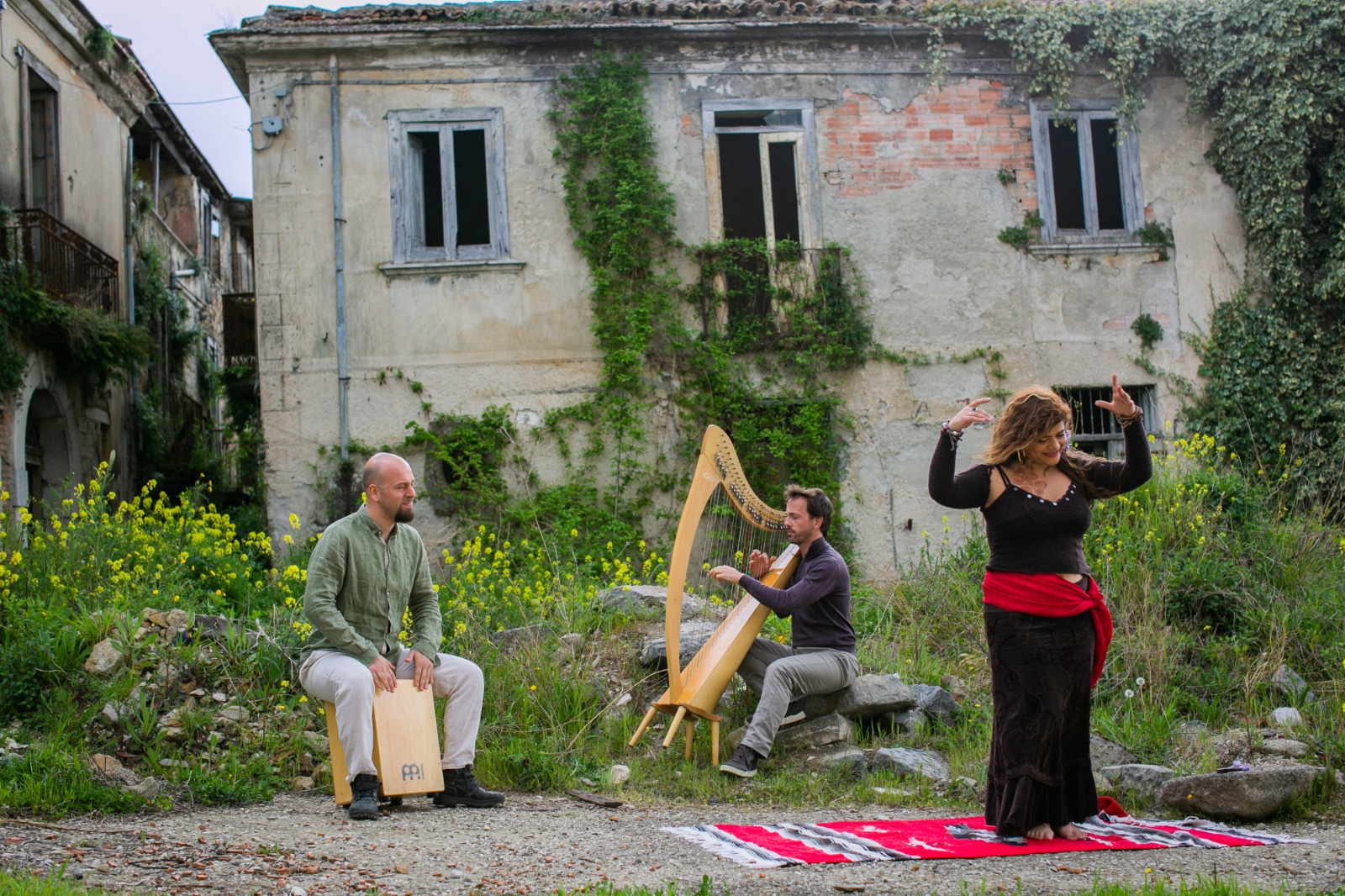 Al teatro Sala Moliḕre di Pozzuoli arrivano i Gatos do Mar con “Stregatti dalla luna”