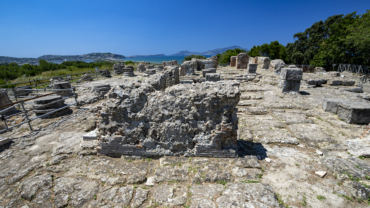 POZZUOLI/ Oltre 1.200 visitatori al Parco archeologico di Cuma