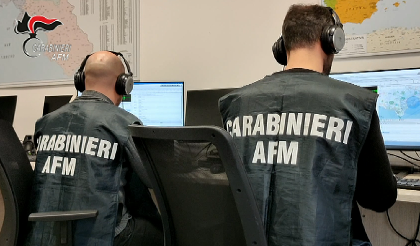 Vendita di banconote contraffatte in Italia e all’estero, maxi blitz dei carabinieri