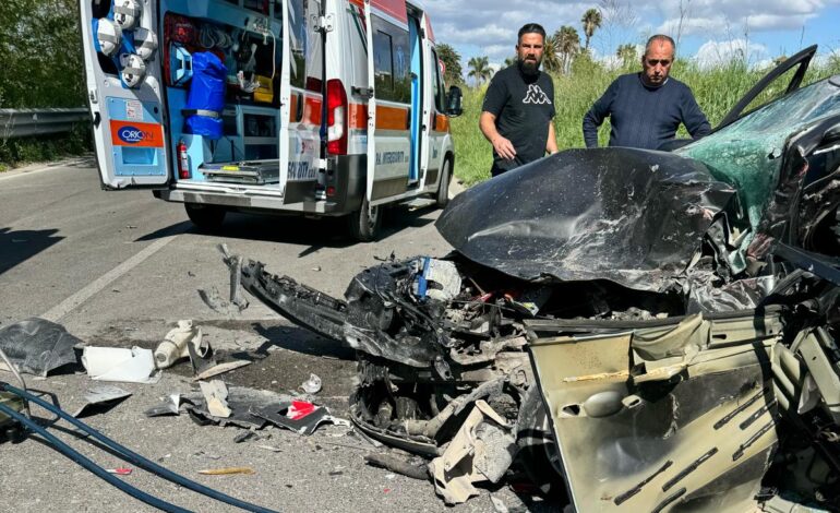 Schianto auto-camion a Varcaturo: grave 60enne – LE FOTO
