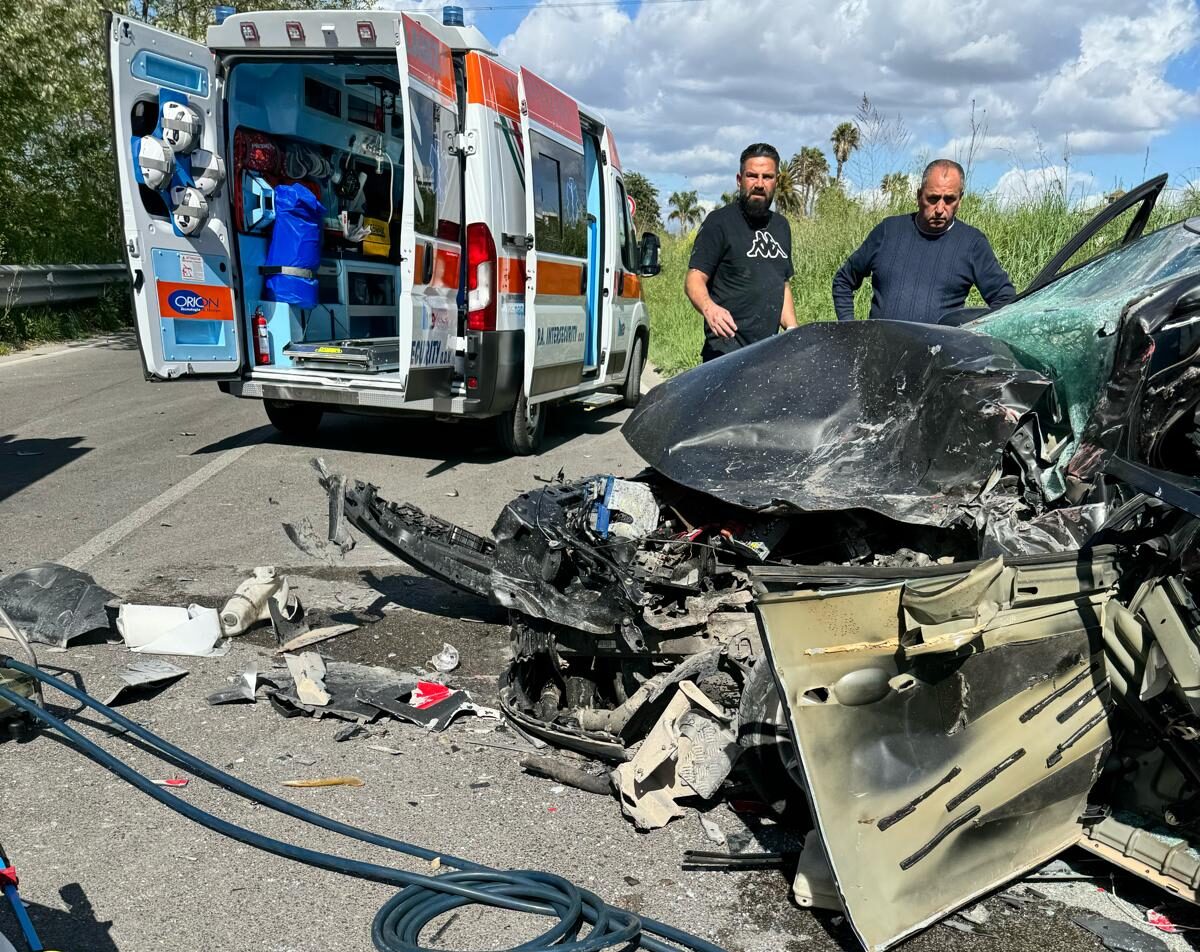 Schianto auto-camion a Varcaturo: grave 60enne – LE FOTO