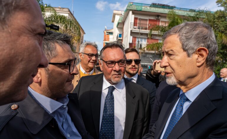 Il Ministro Musumeci a Bacoli con Schiano e i sindaci di Pozzuoli e Quarto «Il vostro è grande profilo istituzionale» Poi scherza sul caffè – IL VIDEO