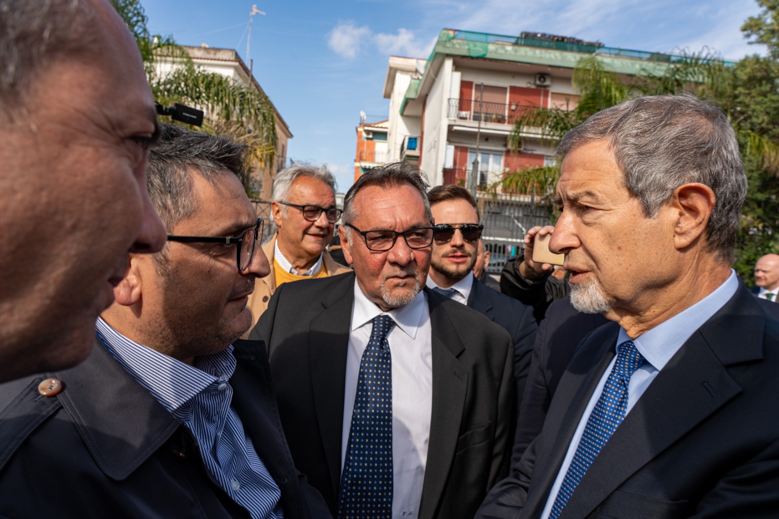 Il Ministro Musumeci a Bacoli con Schiano e i sindaci di Pozzuoli e Quarto «Il vostro è grande profilo istituzionale» Poi scherza sul caffè – IL VIDEO