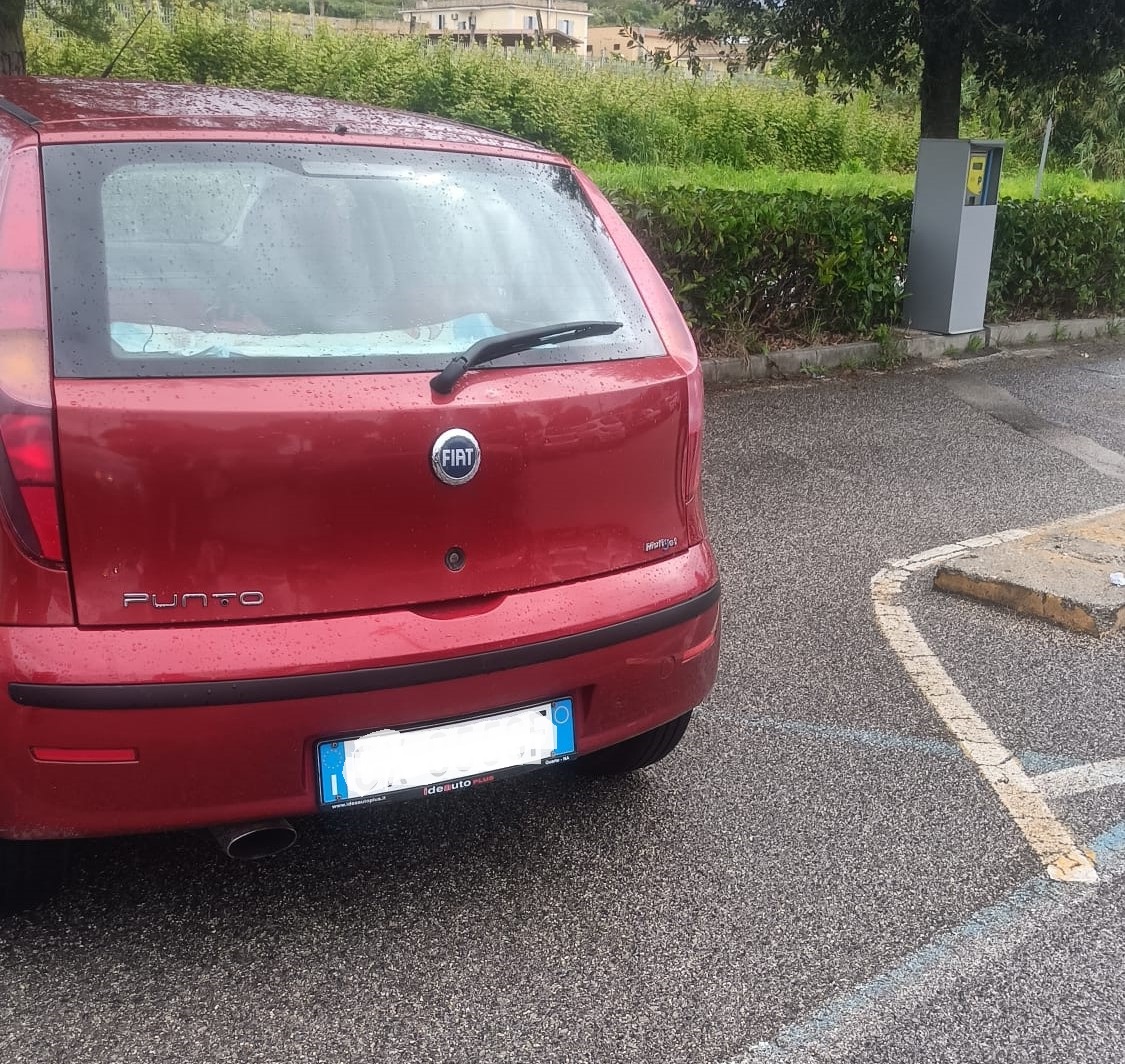 Auto blocca per due ore l’ingresso al parcheggio del pronto soccorso di Pozzuoli