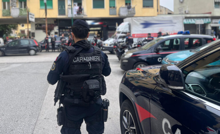 Task force dei carabinieri a Fuorigrotta: 2 arresti e 3 denunce
