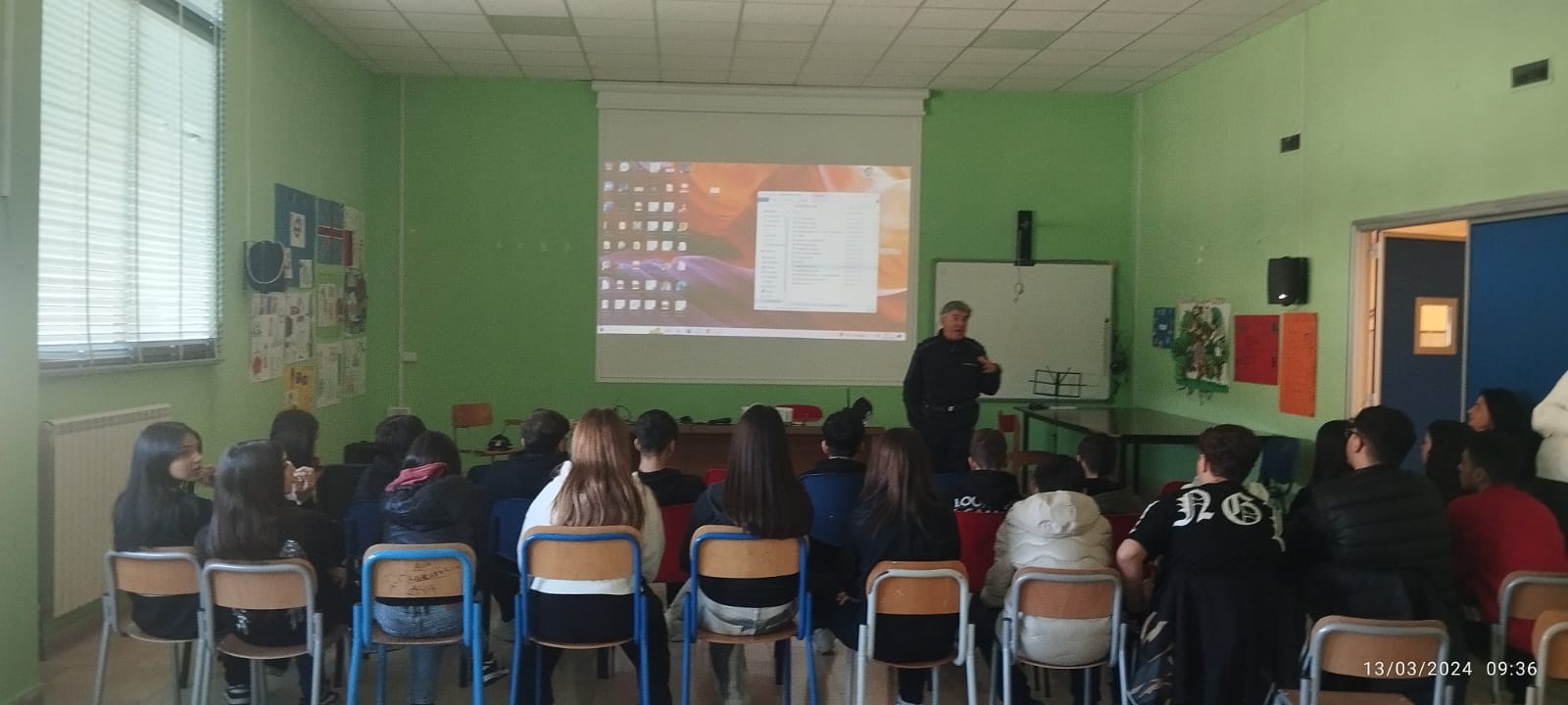 Vigili in cattedra nelle scuole di Pozzuoli per la sicurezza stradale