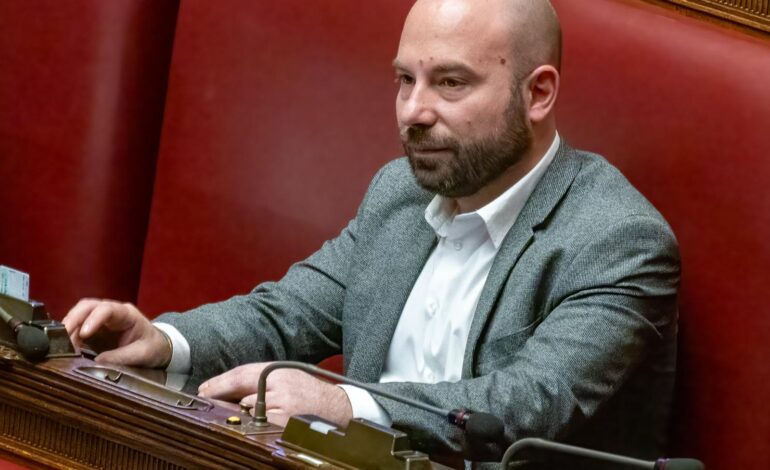 Gli ordini di scuderia, l’imbarazzo e il silenzio del deputato Caso sulla manifestazione degli sfollati di Pozzuoli