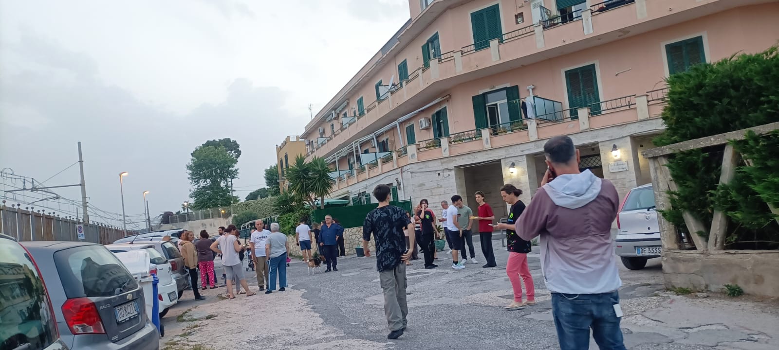 Forti scosse di terremoto a Pozzuoli, gente in strada