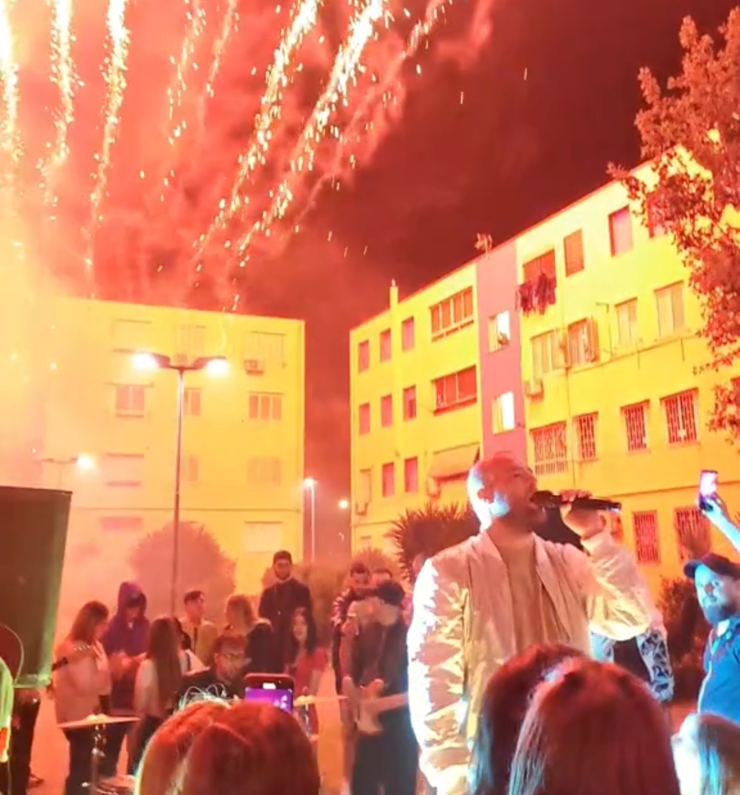 POZZUOLI/ Neomelodico e fuochi d’artificio: a Monterusciello nuova festa clandestina – LE FOTO
