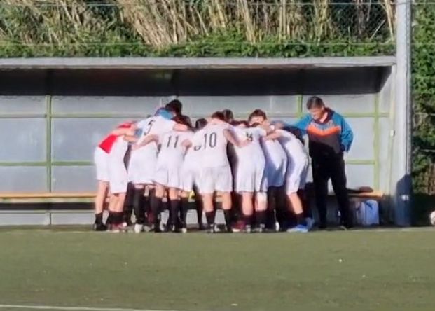 POZZUOLI/ La Puteolana under 15 vince e dedica la vittoria a Carlo, il baby calciatore accoltellato a Bagnoli