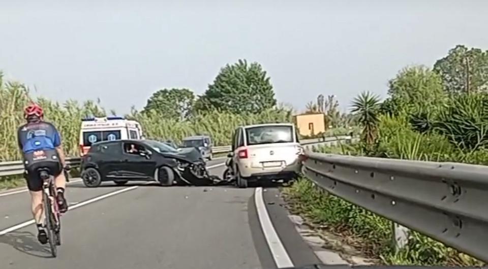 POZZUOLI/ Spaventoso incidente a Licola, coinvolto altro taxi abusivo