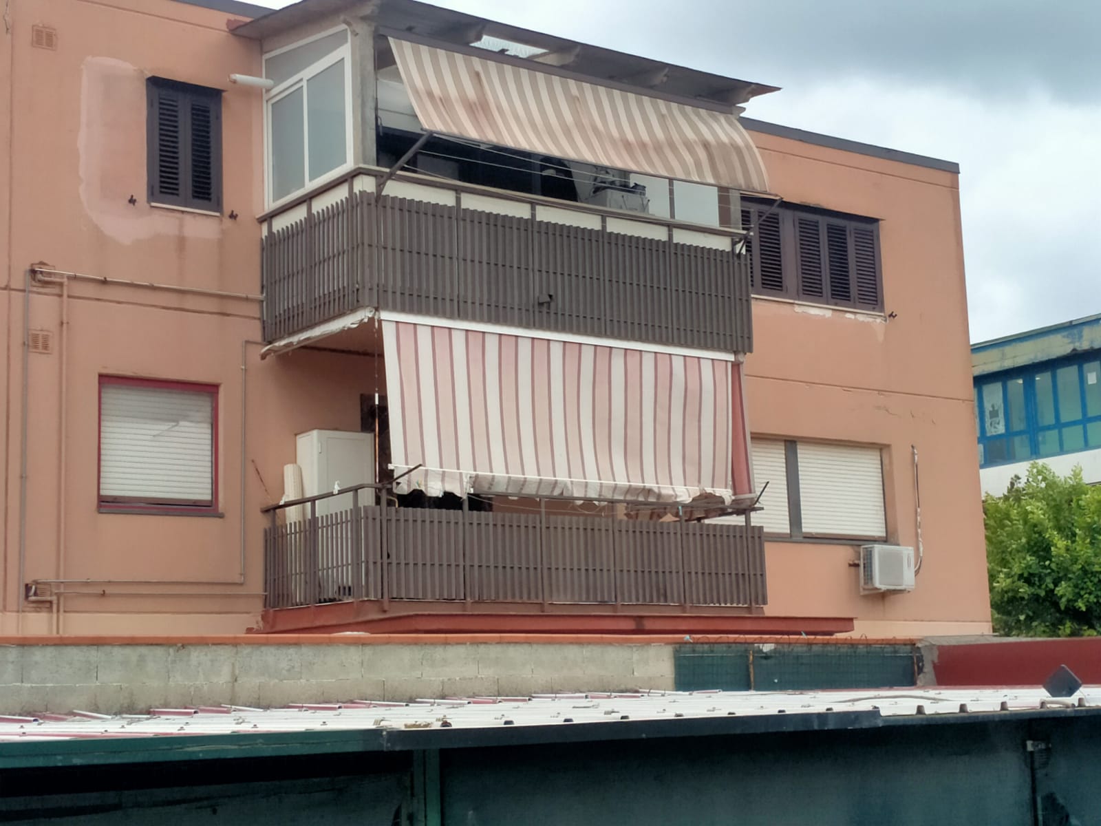 POZZUOLI/ Vanno fuori regione per cure mediche e tre donne gli occupano la casa a Monterusciello – LE FOTO