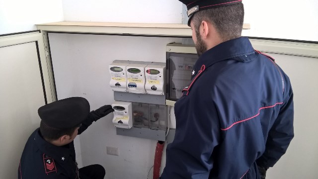 VARCATURO/ Allaccio abusivo a rete elettrica, ristoratore non paga corrente da 4 anni: arrestato