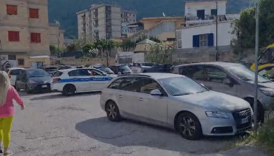 POZZUOLI/ Raffica di multe alle auto di docenti e personale del Pitagora «Pronti a fermare le lezioni»