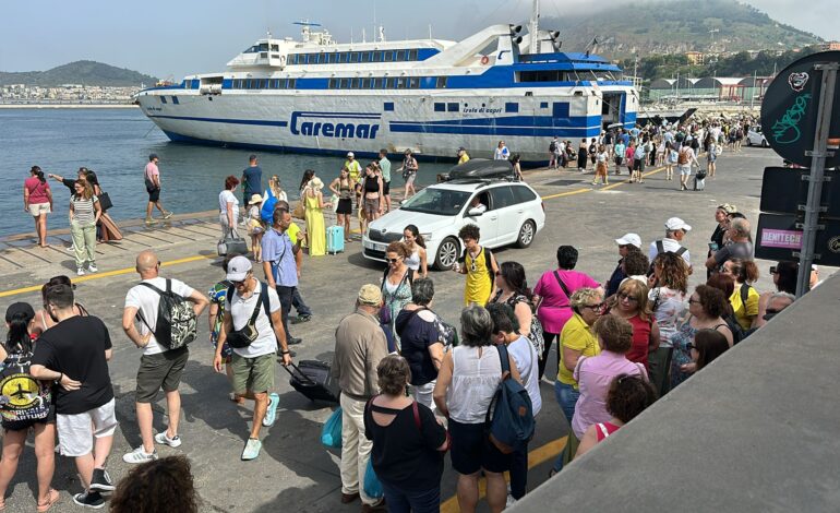 Controlli anti droga al porto di Pozzuoli: fermate due persone