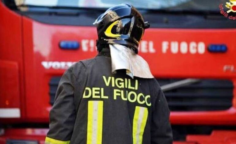 Cassonetti incendiati: danni a una chiesa evangelica