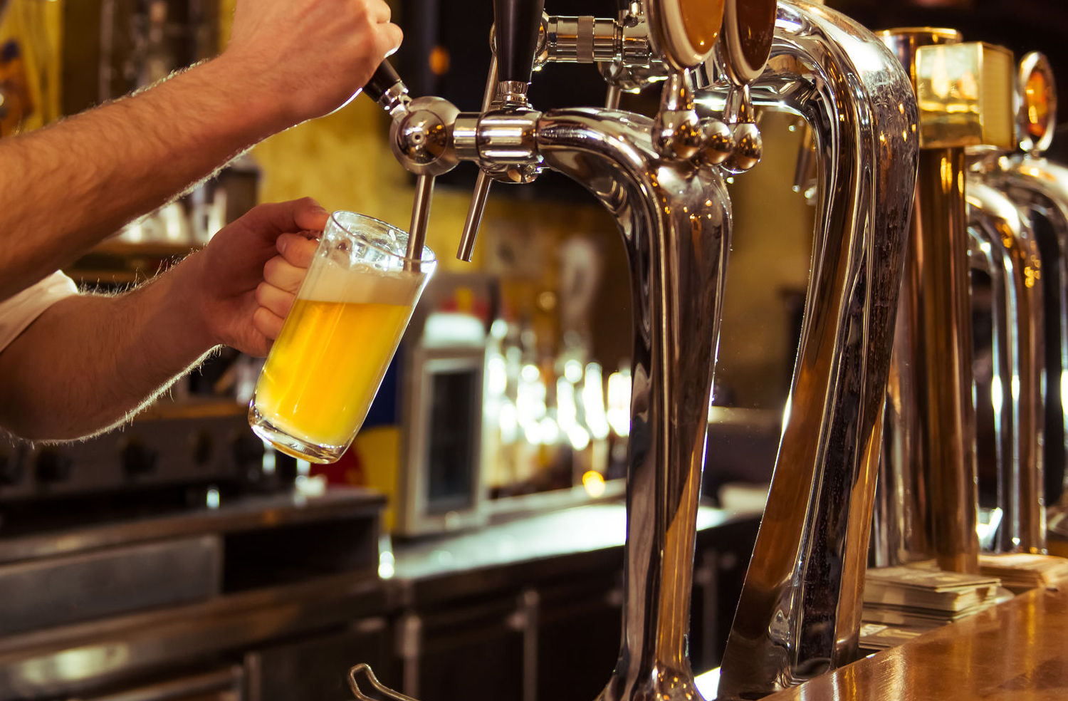 POZZUOLI/ Occupazione abusiva di suolo pubblico: pub chiuso dal Comune per 5 giorni