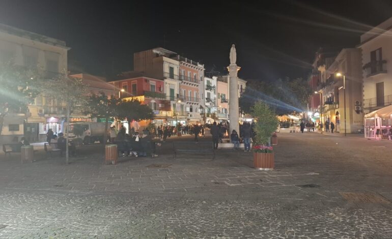 POZZUOLI/ «Che guardi a fare?» 16enne picchiato in piazza finisce all’ospedale