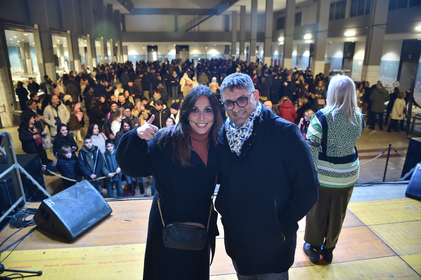 Successo Azzurro Pozzuoli: 2mila persone per l’Aperifish al mercato del pesce – LE FOTO