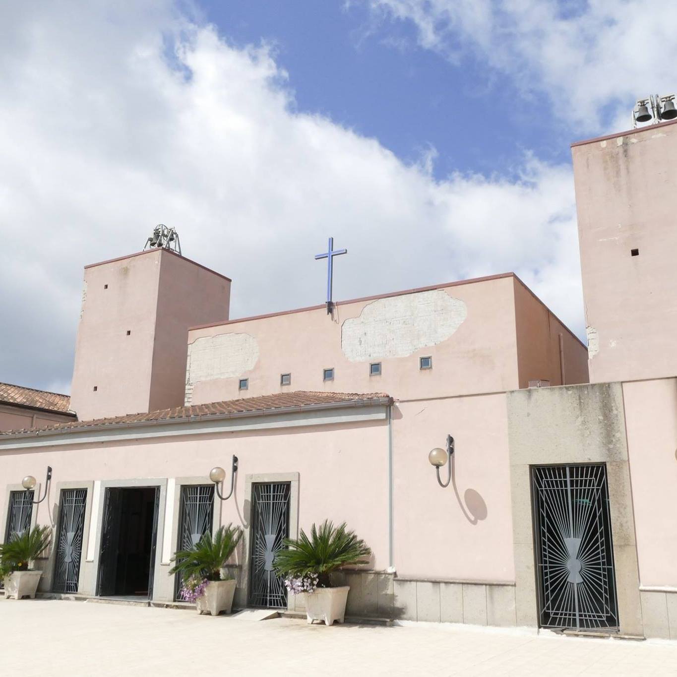 Il vescovo Carlo Villano apre solennemente l’Anno giubilare: celebrazioni a Pozzuoli e Ischia