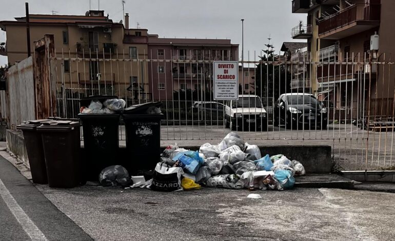 Quarto invasa da cumuli di rifiuti, l’SOS «Stato di abbandono inaccettabile»