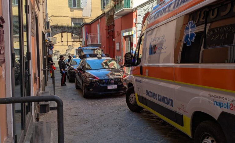 Uomo trovato morto nel centro storico di Pozzuoli