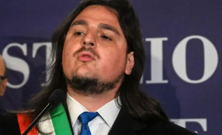 «Volevo denunciare un furto ma il sindaco di Bacoli mi ha cancellato il commento»